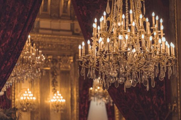 Auction Houses Specialising in Vintage Chandeliers Near 90804