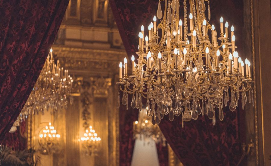 Auction Houses Specialising in Vintage Chandeliers Near 90804